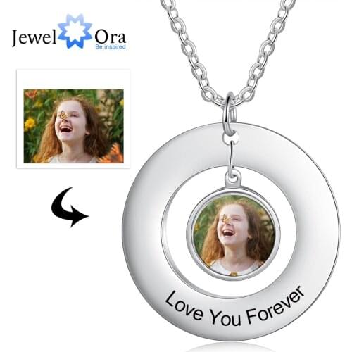 JewelOra Fashion Personalized Photo Necklace Cute Round Circle Pendant Necklaces for Women Stainless Steel Birthday Gift for Mom