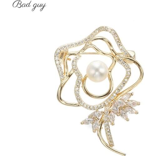 Classic Style Zicon Brooch Pin for Womens Hollow Pattern Brooches Clothes Scarf Buckle Garment Accessories Pearl Jewelry Gifts