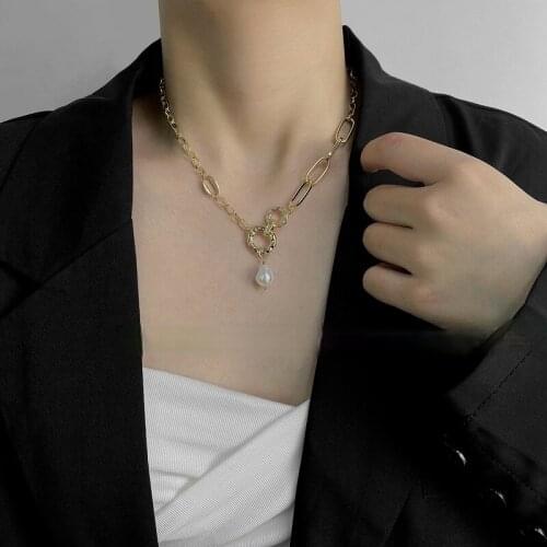 VSnow Vintage Baroque Freshwater Irregular Pearl Asymmetric Circle Pendant Necklace for Women Stylish Chain Necklace Jewelry