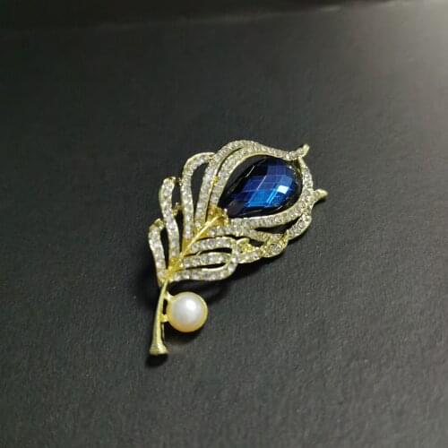 Natural Pearl Rhinestone Insect Pin Brooches for Women Mothers Day Christmas Gift Child Birthday Party Decoration