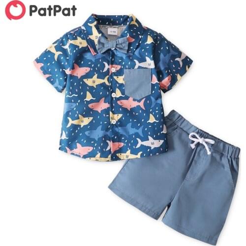 PatPat 2-piece Toddler Boy Shark Print Button Down Short-sleeve Shirt with Bow tie and 100% Cotton Elasticized Solid Shorts with