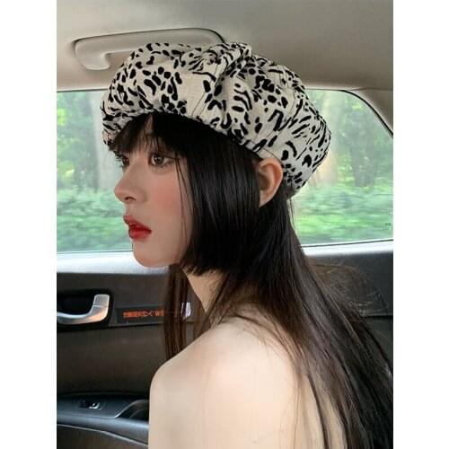 K223 Beret Womens Hat Personality Designer Cloud Hat Female Retro Fashion Street Shooting Octagonal Painter Hat Satin Hat