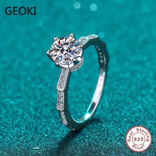 Geoki 925 Sterling Silver Passed Diamond Test 0.5-1ct Perfect Cut Excellent Moissanite Ring Women Wedding Rings Luxury Jewelry