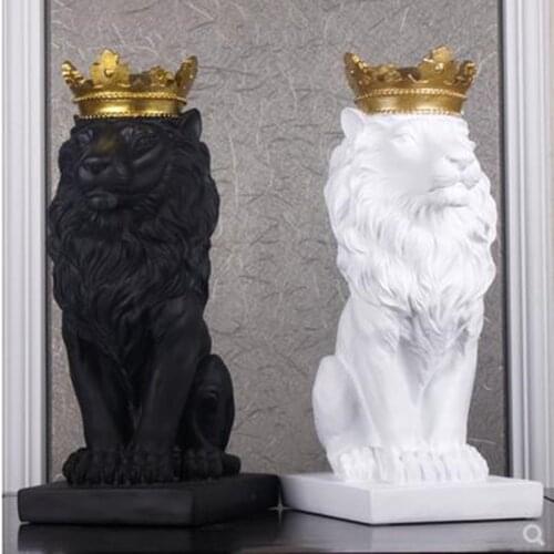 Nordic beautiful crown lion resin figurine with ornament home decoration crafts mascots modern office Desktop figurines sculptur