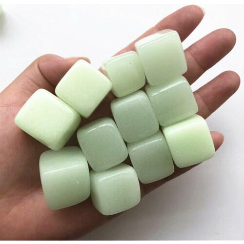 15-20mm Green Luminous Stone Glow in Dark Stone Garden Aquarium Fish Tank Decoration Quartz Crystals 100g