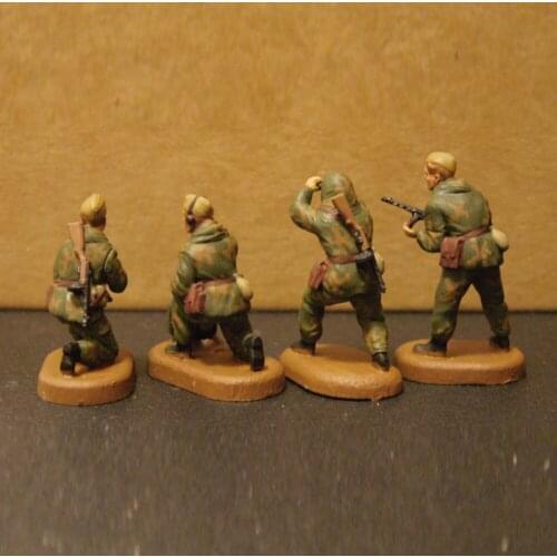 1 / 72 soldier scene accessories model World War II Soviet autumn scout