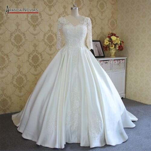 2018 Latest Fashion Three Quarter Sleeve Lace Appliques Full Pearls Wedding Dress