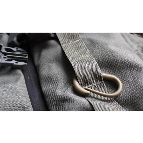 Simple and practical U shaped buckle can be matched with MOLLE system or key chain. EDCGEAR dual color is optional