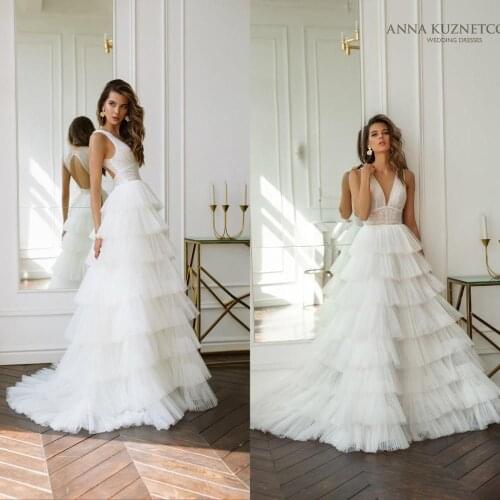2021 Lace Wedding Dresses V Neck Appliques Tiered Bridal Gowns Custom Made Hollow Back Sweep Train A Line Wedding Dress