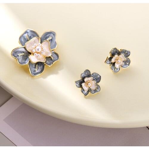 Sweety Pearl Flower Enamel Pins Brooches Custom Lapel Badge Bag Plant Jewelry Gift for Women