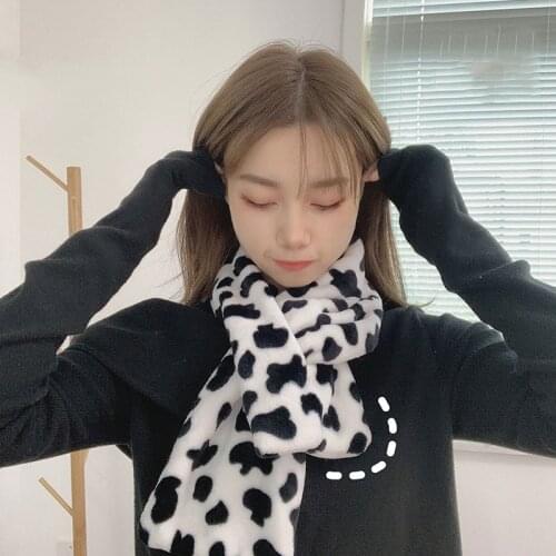 Winter Warm Shawl Wraps Imitation Fur Collar Scarf Plush Scarf Furry Cross Scarves Black and White Cow Spots Print Neck Warmer