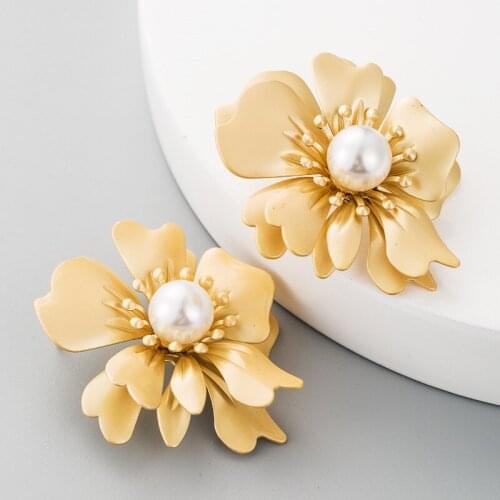 New Korean Style Gold Flower Earrings For Women Imitation Pearls Flower Earrings Gift For Birthday Statement Earrings Jewelry