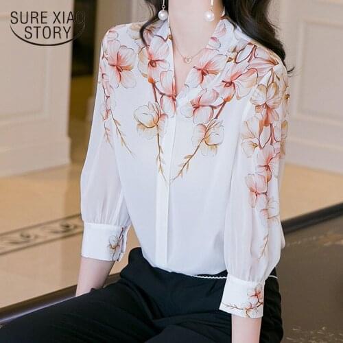 Chemisier Femme 2020 Summer New Casual Loose Simple White Satin Shirt Women Elegant Printed V-neck Short-Sleeve Silk Blouse 9720