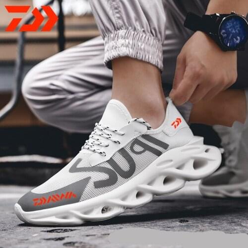 Men Daiwa Hiking Fishing Shoes Anti-skid Mountain Climbing Boots Outdoor Athletic Breathable Waterproof sports Fishing Shoes
