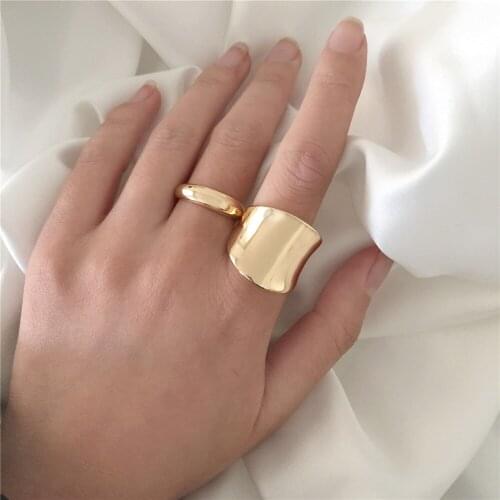 Trendy Gold Color Plating Curved Wide 4 Pcs Ring Set For Women Modern Unique Casual Vintage Cute Jewelry Accessory
