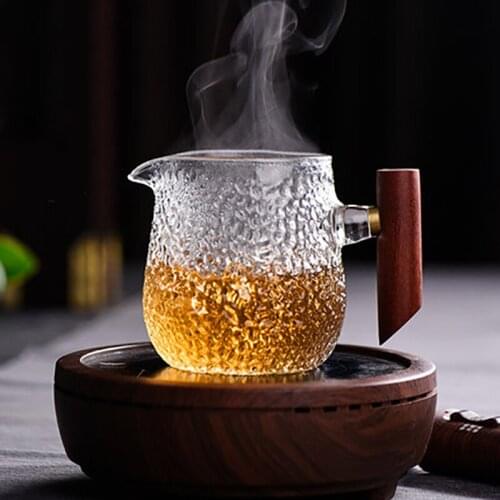 Fair cup side hammer glass thickened public cup tea distributor kung fu tea set accessories tea leaking tea sea tea infuzer