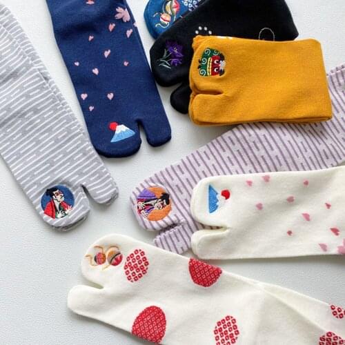 1pair Japanese Embroidered Split Toe Socks Two-toed Socks Womens Combed Cotton Mid-tube Socks Thin Socks Cute Two-finger Socks