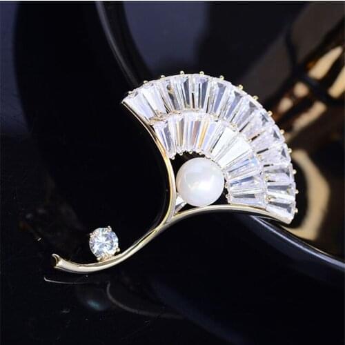 New Korean Ginkgo biloba Brooches for Women Luxury Crystal Zircon Pearl Brooch Pin Female Clothing Accessories Jewelry Broche