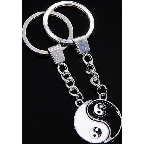 2pcs charm pairing China yin yang couple keychain creative car keychain men and women key ring Enamel Black White Couple