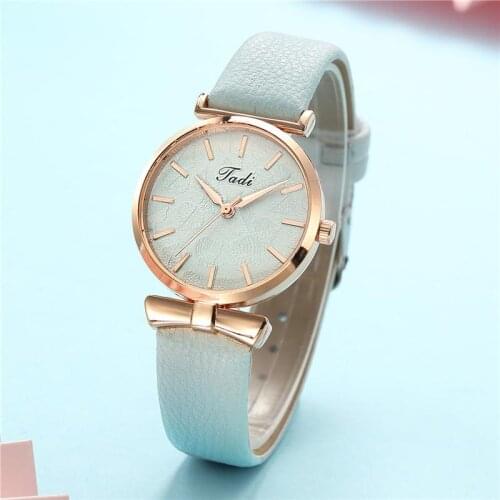 Leaves Relief Women Watches Fashion Simple Small Ladies Wristwatches Elegant Qualities Female Quartz Watch Women Leather Clock