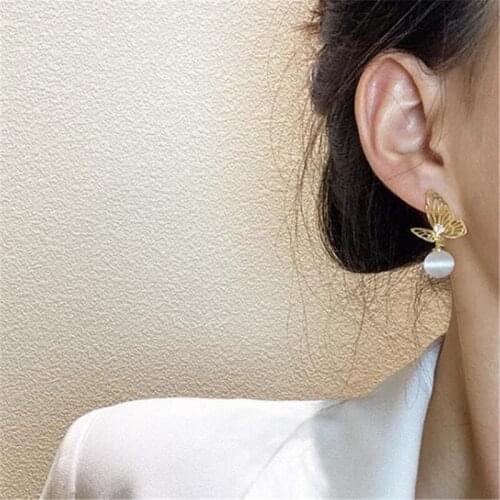 Fashion Stereoscopicl Hollow Out Butterfly Opal Earrings Classic Womens Stud Earrings New Ladies Ear Jewelry