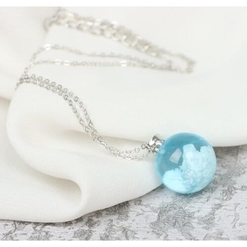 Chic Transparent Resin Rould Ball Moon Pendant Necklace Women Blue Sky White Cloud Chain Necklace Fashion Jewelry Gifts for Girl