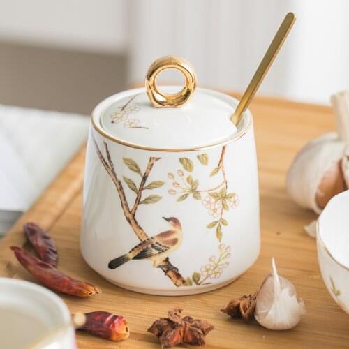 Hand-painted Seasoning Jar Kitchen Supplies Household Condiment Seasoning Bottle Box Condiment Ceramic Salt Shaker with Lid