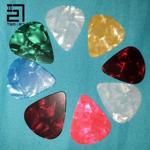 20PCS/Lot Guitar Pick Light Celluloid Plectrum Variety Pack for Beginner Boyfriend Kid Acoustic Bass Wholesale Random Color Thin