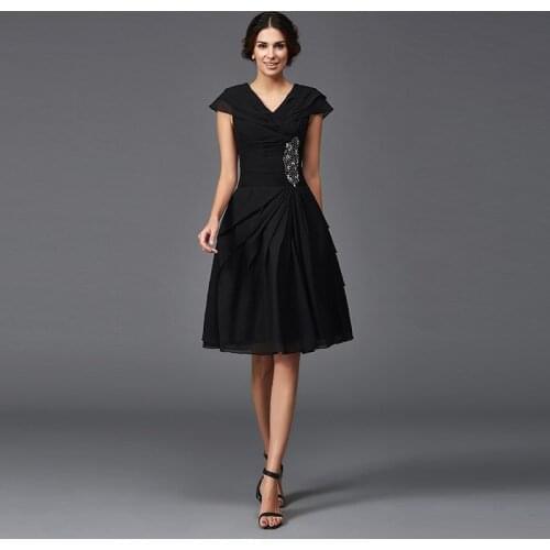 On Sale Affordable Short Black Chiffon Mother of the Bride Dresses V Neckline Short Sleeve Beaded Tiered Wedding Party Gowns