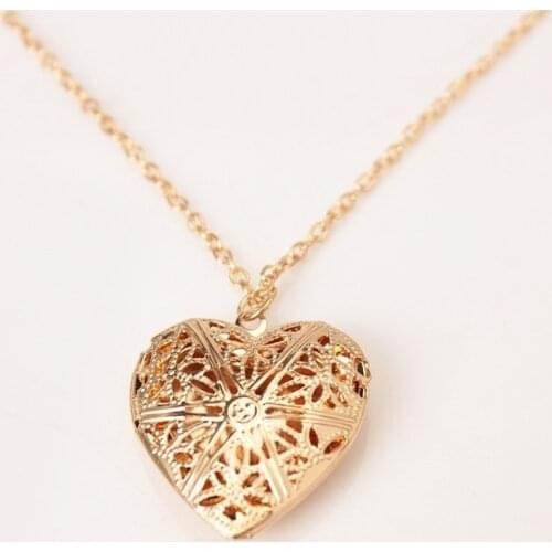 Punk Wholesal 2018 The Latest Heart-shaped Necklace Love To Play Open A Small Photo Korean Female Hollow Box Necklace
