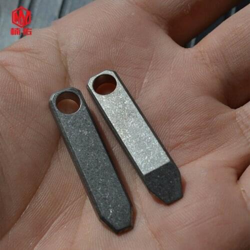 1PC Titanium Alloy Bottle Opener Multifunction EDC Tool Mini Crowbar Outdoor Self-defense Tool Portable Keychain Pendant