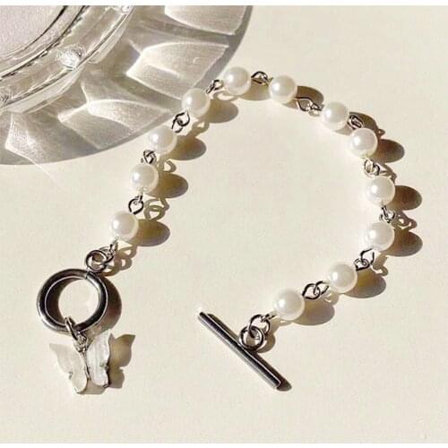 2021 New Vintage Fashion Butterfly Pendant Imitation Pearl Bracelets For Women Temperament Simple Metal Bracelet Party Gifts