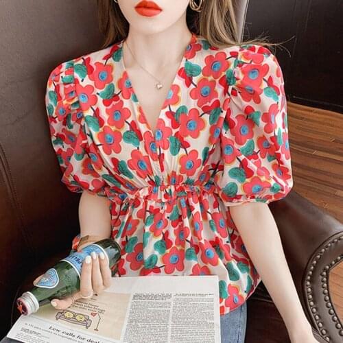 2021 summer new design sense of minority bubble sleeve floral shirt womens V-neck closing waist thin foreign style aging shirt