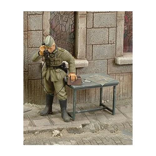 New Unassembled 1/35 ancient Telephone operator （WITH DESK ） stand Resin Figure Unpainted Model Kit