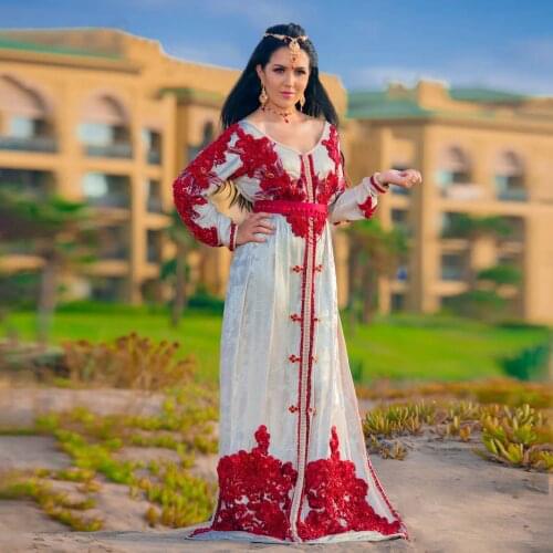 White Prom Gown A-line V-neck Long Sleeves Moroccan Kaftan Evening Dress With Red Applique Dubai Saudi Arabia Long Prom Gown