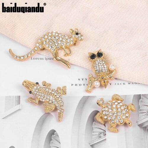 Baiduqiandu Brand Assorted Gold Color Crystal Animals World Brooch Pins Collections