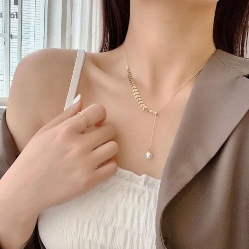 2021 pearl necklace female ins simple cold wind niche design trendy net red temperament light luxury clavicle chain woman