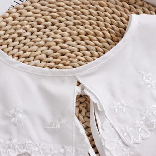 Women Hollow Out Dragonfly White False Collar Jacquard Shawl Necklace Capelet Q1QA