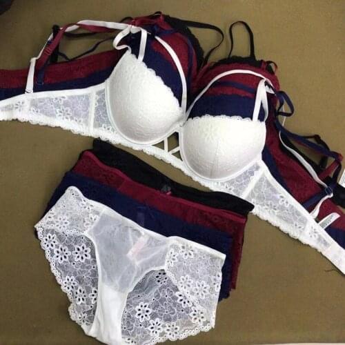 The new sexy pushup underwear set, comfortable and soft bra, fashionable lace hollow design, gather underwire bra set