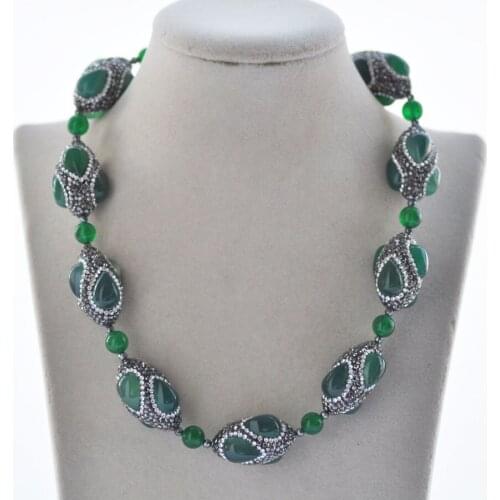 Z10954 19" 30mm Green Jade Shuttle CZ Bead Necklace