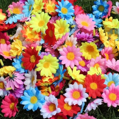 100Pcs 4cm Mini Small Daisy Decorative Flower Artificial Silk Flowers Party Wedding Decoration Home Decor(without stem) Cheaper