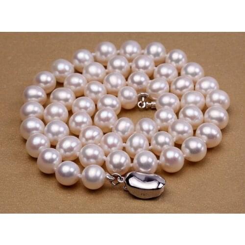 AAA 9-10mm Round White Cultured Freshwater Pearl Necklace 18"