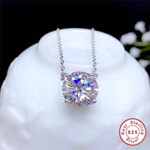 Geoki Luxury 18K White Gold Plated 5 Ct Passed Diamond Test Perfect Cut D Color VVS1 Moissanite 4 Prongs Pendant Necklace GIft