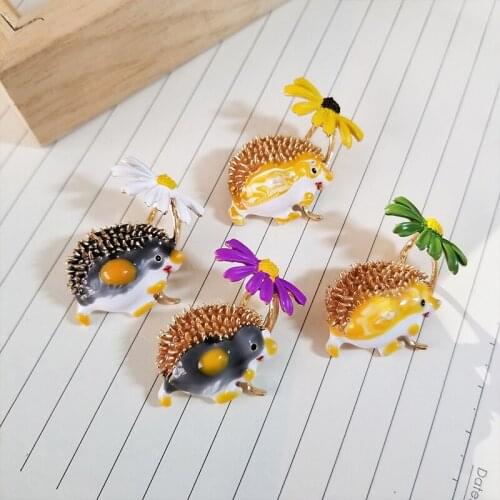 Wholesale 4 Style Daisy Hedgehog Enamel Pin Cute Animal Brooches Lovely Cartoon Badge Design Metal Lapel Pin Jewelry Gift 2021