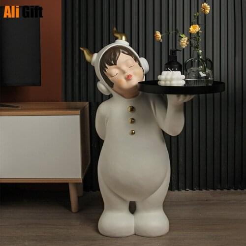 Home Decor Lovely Girl Landing Art Ornament Simple Modern Resin Sculpture Decoration Pure Handmade Figures In The Living Room