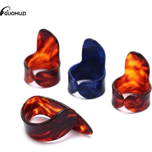 4Pcs/set Celluloid Finger Thumb Guitar Pick Mediator Celluloid Thumb Pick Fingerpicks