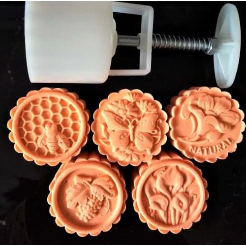 DIY Handmade 2021 New Product 75g 85 Month Press Type Moon Cake Mold Mid-Autumn Festival Various Patterns Plastic Hand Press