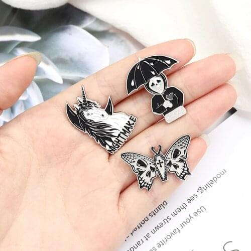 Fashion Nightmare Enamel Pin Brooch Skeleton butterfly moth Horse Umbrella Brooches Badges for Friends halloween party Jewelry