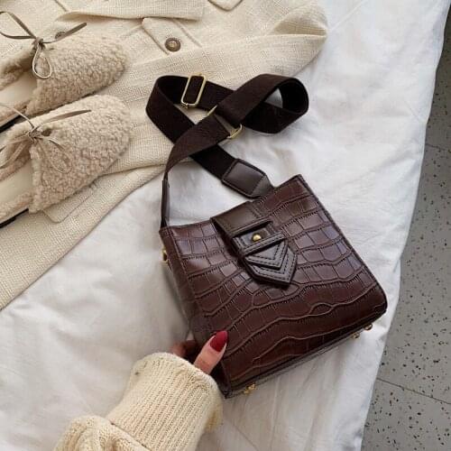 Stone pattern shoulder messenger bag 2019 winter new embossed female bag lady mobile phone bag wallet fashion shopping bag