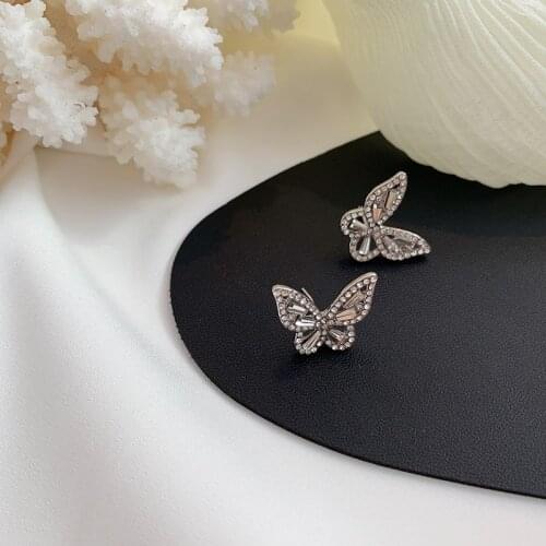 Simple small earrings temperament butterfly earrings wild high-end French earrings exquisite elegant Trend Fashion Stud Earrings